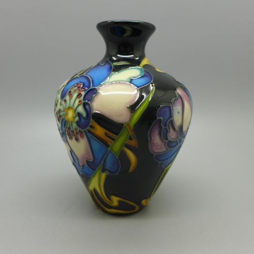 633 - A small Moorcroft vase, 10cm