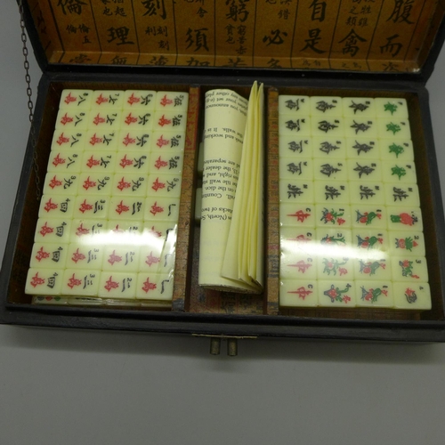 656 - A complete Mah Jong set in lacquered box