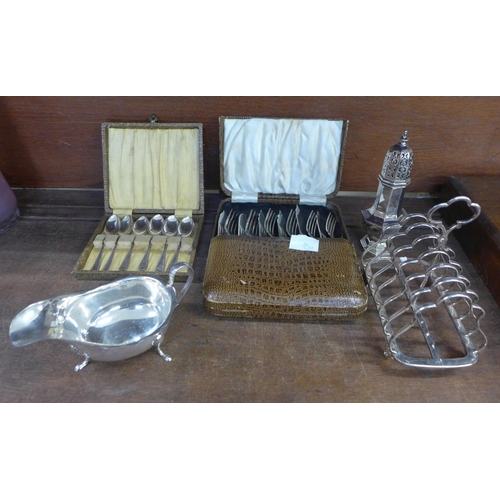 678 - An EPNS toast rack, sugar sifter and sauce boat and boxed cutlery