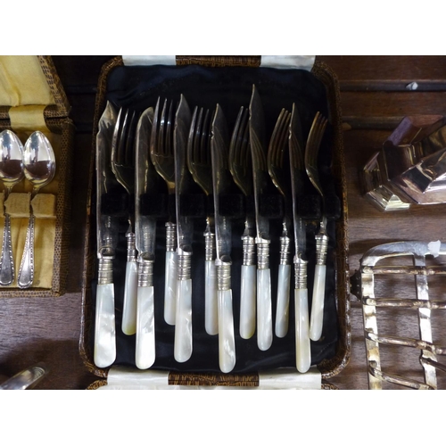 678 - An EPNS toast rack, sugar sifter and sauce boat and boxed cutlery