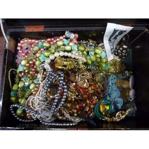 685 - A box of costume jewellery