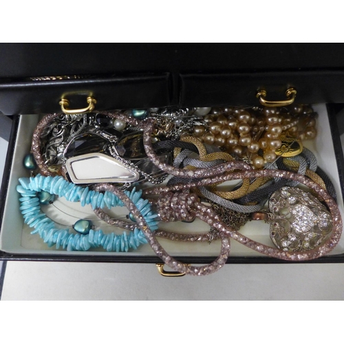 692 - A collection of costume jewellery in a jewellery box