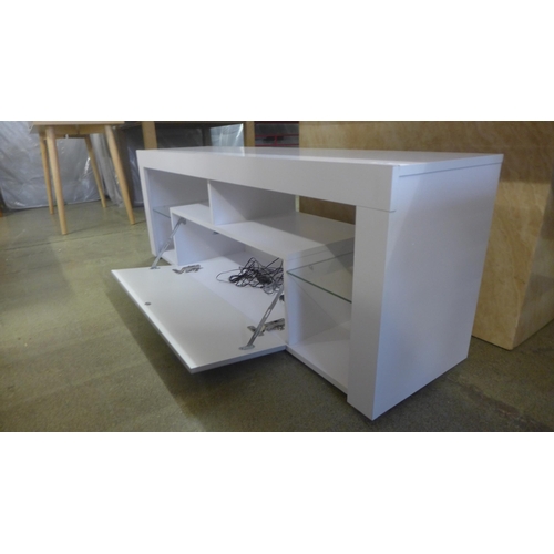 1663 - A white and grey tv unit