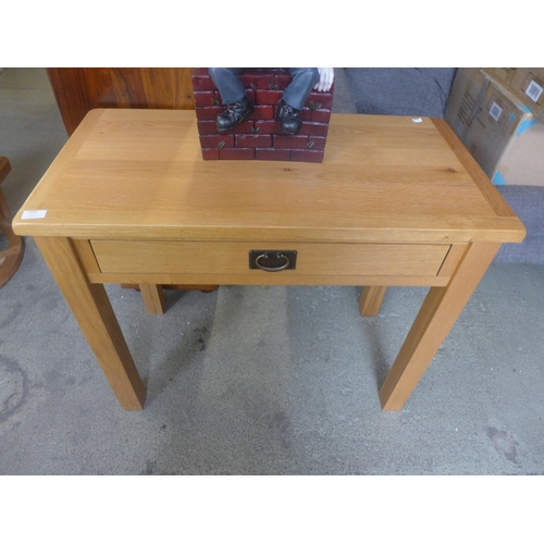 1669 - An oak desk