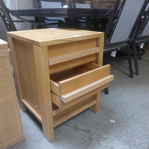 1681 - An oak three drawer bedside chest