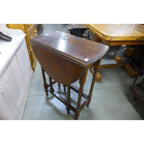 115 - A small oak barleytwist gateleg table