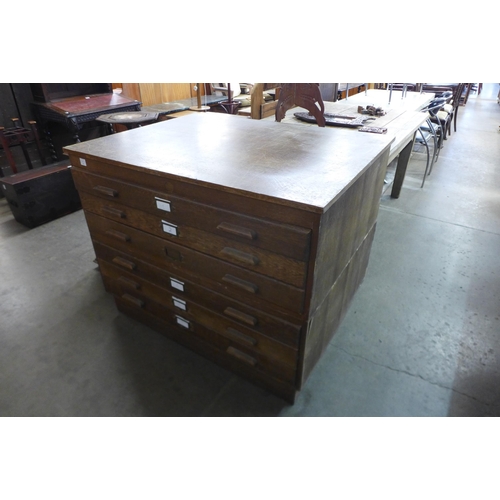 153 - An oak plan chest