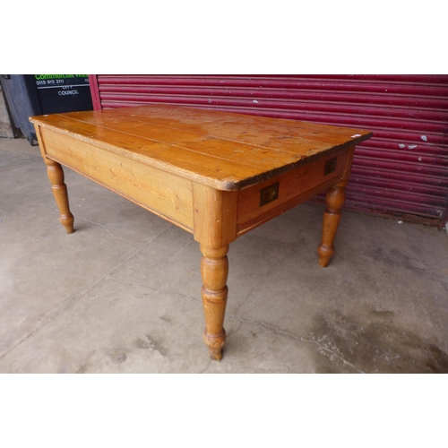 123 - A Victorian pine two drawer farmhouse kitchen table