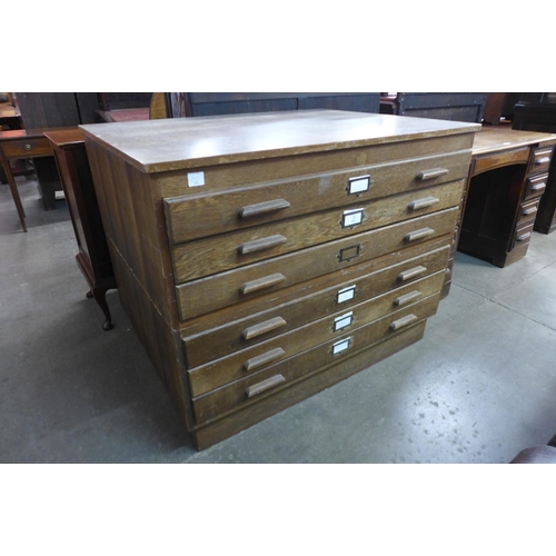 193 - An oak plan chest