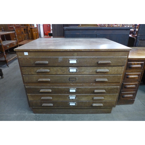 193 - An oak plan chest