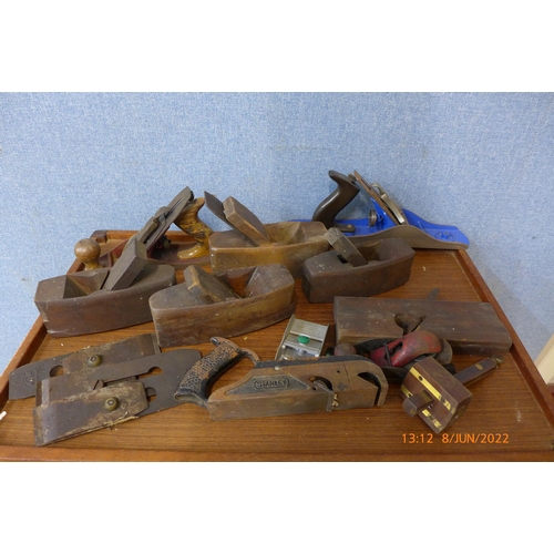 307 - Assorted vintage woodworking planes