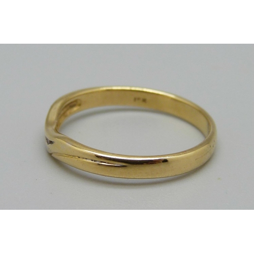 1004 - An 18ct gold and diamond wishbone ring, 2.5g, O