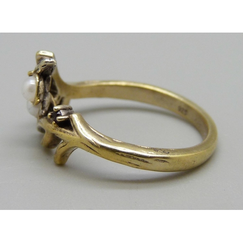 1005 - A silver-gilt dress ring, U