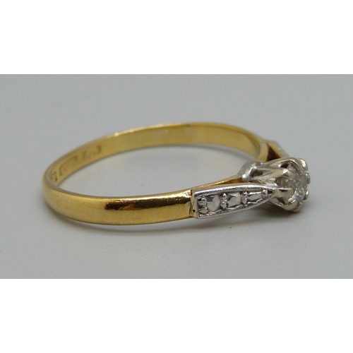 1032 - An 18ct gold vintage diamond solitaire with diamond shoulders, 2.7g, Q