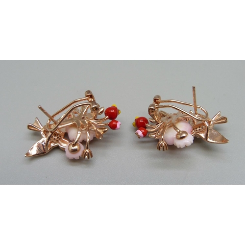 1039 - A pair of silver gilt earrings