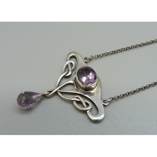 1041 - An Art Nouveau style silver and amethyst necklace