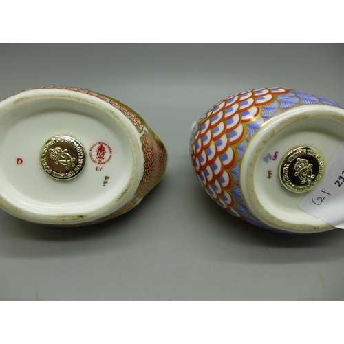 632 - Two Royal Crown Derby paperweights, a hen and a cockerel, both with stoppers