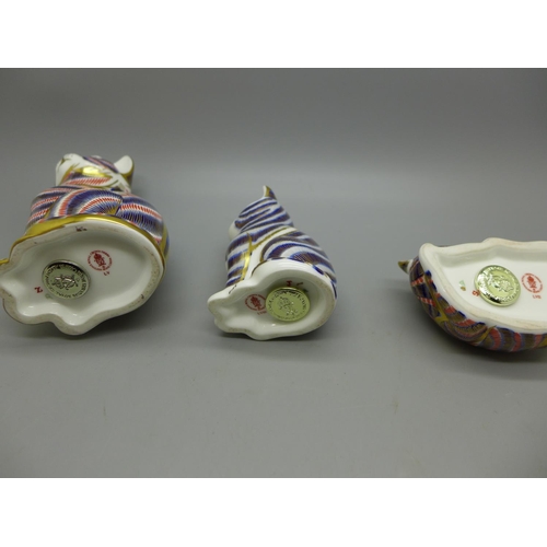 633 - Three Royal Crown Derby paperweights, cats, all with stoppers