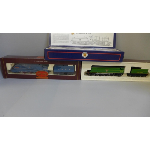 642 - Three 00 gauge locomotives and tenders; Bachmann 93XX GWR Green 9319, Hornby R304 Mallard 4-6-2 and ... 