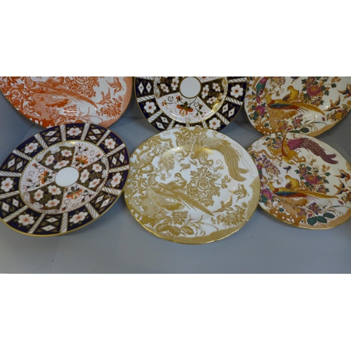 682 - Six Royal Crown Derby plates; two Old Avesbury, two 2451 pattern, one Red Aves and one Gold Aves