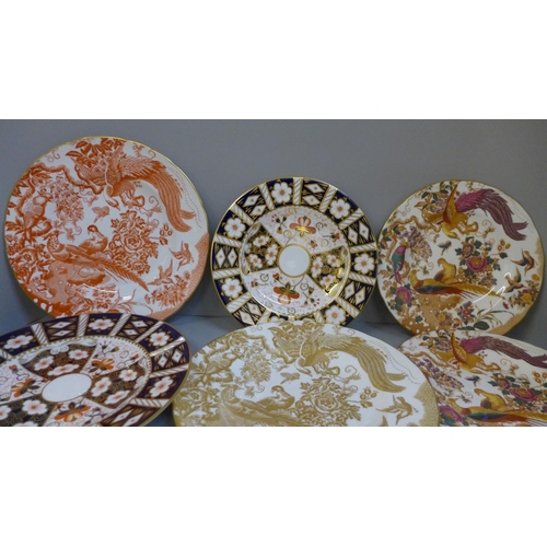 682 - Six Royal Crown Derby plates; two Old Avesbury, two 2451 pattern, one Red Aves and one Gold Aves