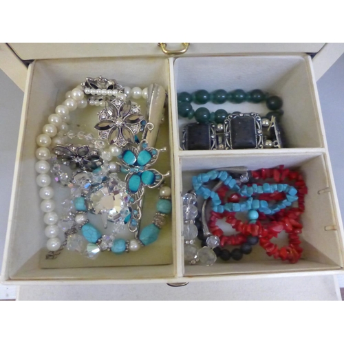 699 - A box of costume jewellery