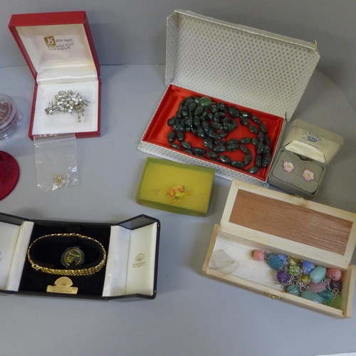 718 - Assorted jewellery including Mallorca and Lotus pearls