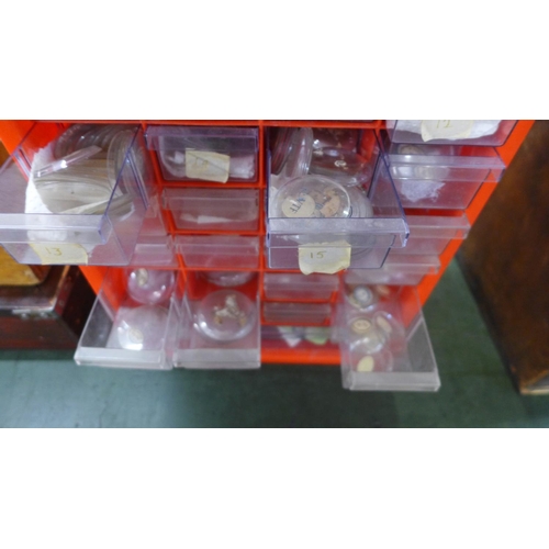 778 - A thirty-one drawer cabinet containing mixed size watch crystals