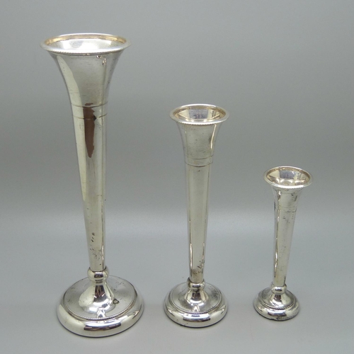 826 - Three graduated silver vases, 194g, gross