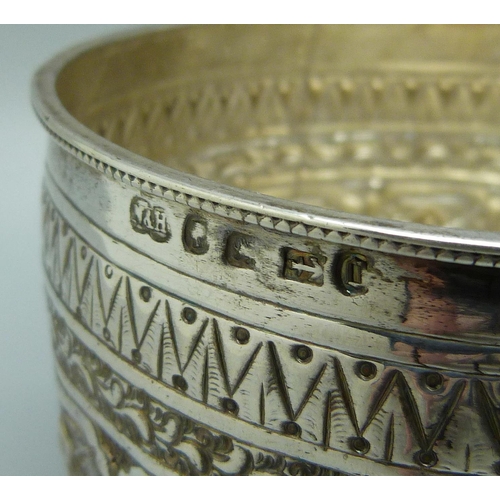 830 - A Victorian silver embossed cream jug and sugar bowl, Birmingham 1889/90, 124g