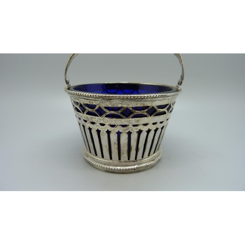 836 - A silver jampot with blue glass liner, London 1896,  115g