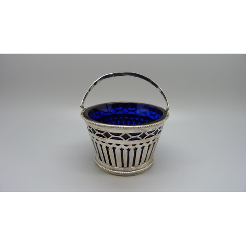 836 - A silver jampot with blue glass liner, London 1896,  115g