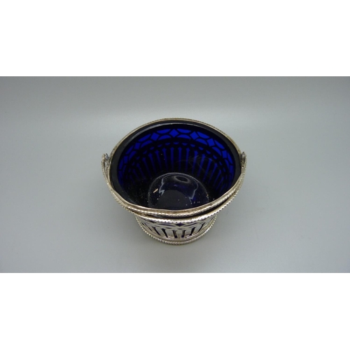 836 - A silver jampot with blue glass liner, London 1896,  115g