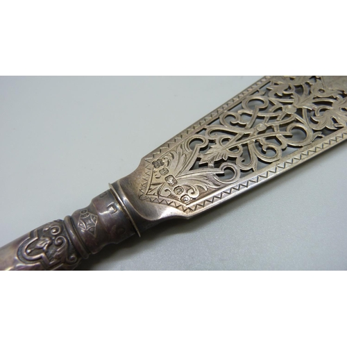 844 - A silver fish knife, 146g