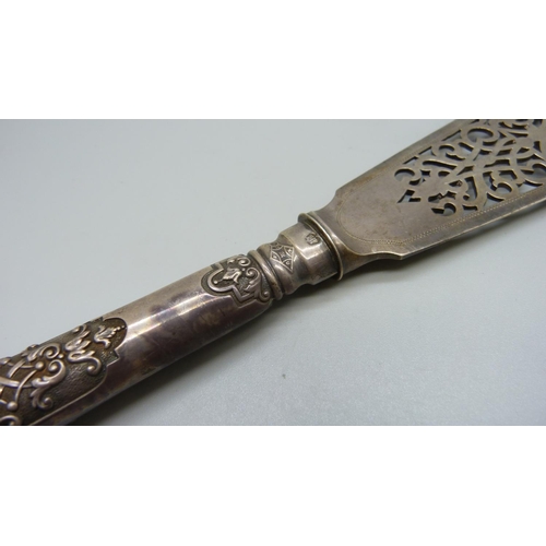 844 - A silver fish knife, 146g