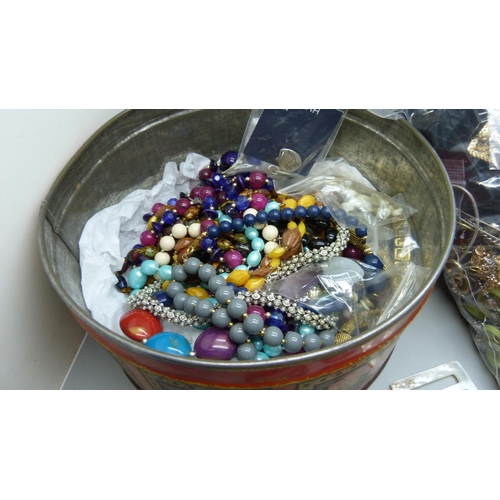 862 - Costume jewellery including vintage