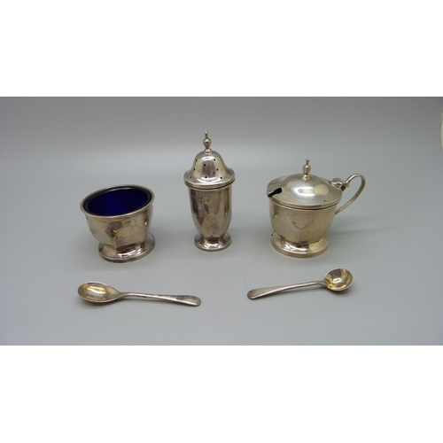 867 - A three piece silver cruet set, two liners with spoons, 61g, cased