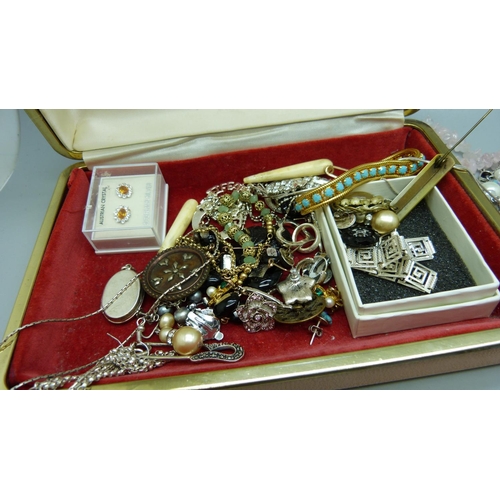 872 - A box of costume jewellery