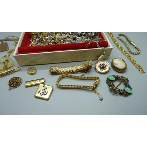 884 - A box of costume jewellery