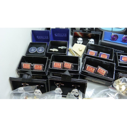 890 - A collection of cufflinks and tie pins