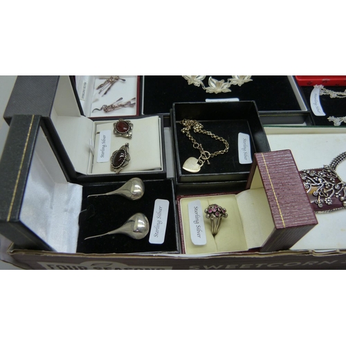 891 - Ten items of silver jewellery, some set with stones