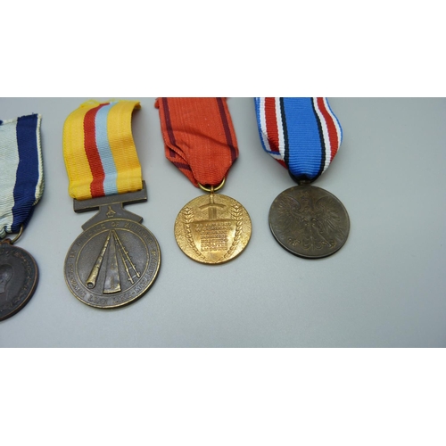 909 - Six assorted medals including Defence of Zimbabwe