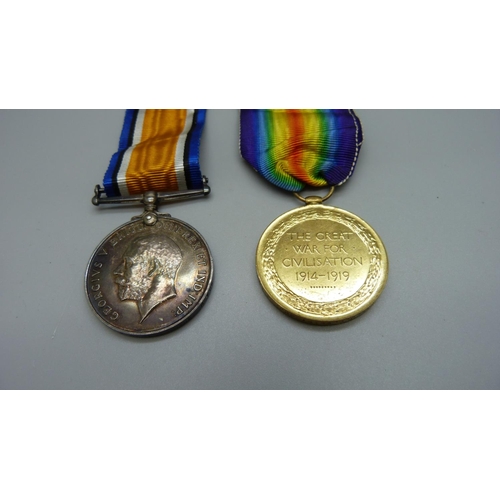 912 - A pair of WWI medals to J-2833 Pte. J.B. Weintroub R. Fus.