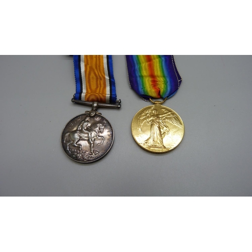 912 - A pair of WWI medals to J-2833 Pte. J.B. Weintroub R. Fus.