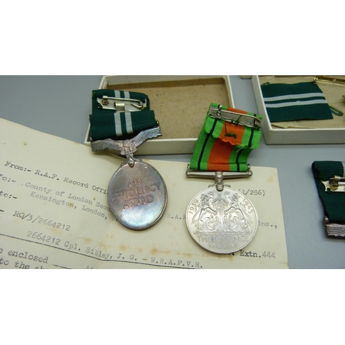 939 - An unusual pair of Air Efficiency Award medals to 2651058 Sgt. GWG Sibley RAF VR and 2664212 Cpl JG ... 