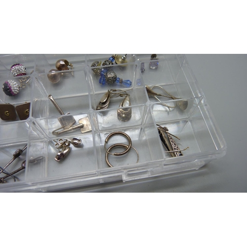 944 - Eighteen pairs of silver earrings