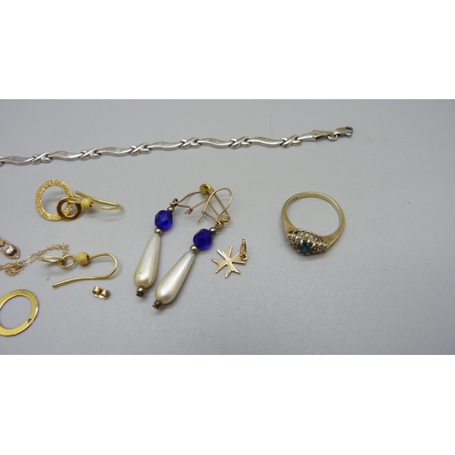 959 - A small collection of 9ct gold jewellery, 14g gross