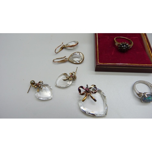 960 - Four silver rings and silver and two pairs of crystal drop earrings