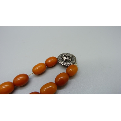 966 - A butterscotch amber bead necklace, 34g