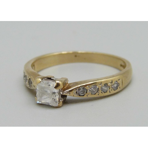 997 - A 9ct gold and white sapphire ring, 2.4g, O